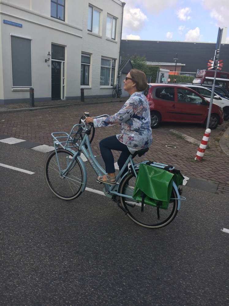 A4BB7AD0-BDBB-4A36-82A3-8F0170456103